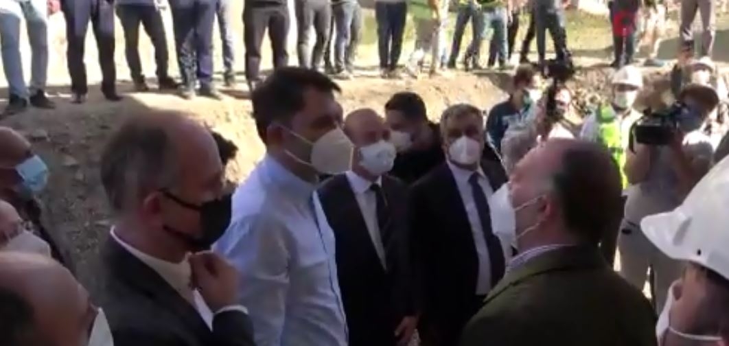 Bakan Kurum, depremin merkez üssü Sivrice’de inceleme yaptı