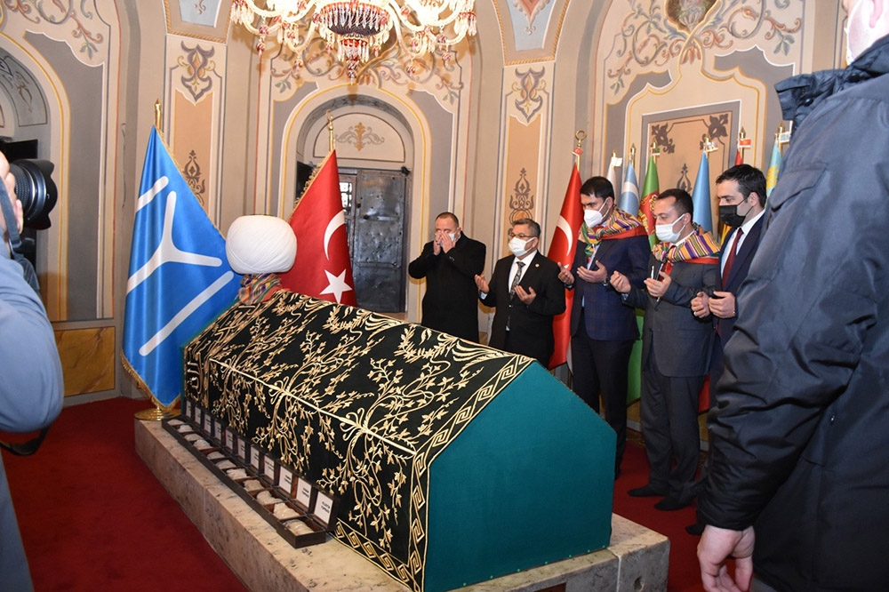 Bakan Kurum, Ertuğrul Gazi Türbesi’nde ’’Saygı Nöbeti’ni izledi