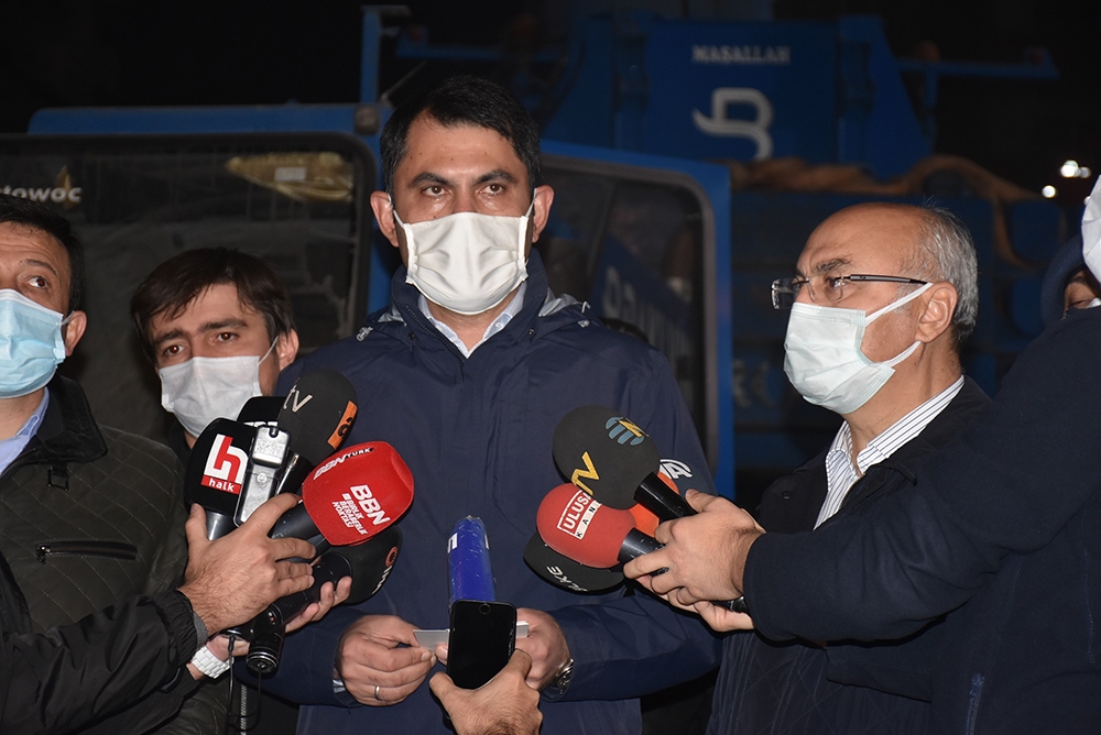 Bakan Kurum: “İzmir’de 942 personelimizle hasar tespit çalışmalarımızı aralıksız sürdürüyoruz”