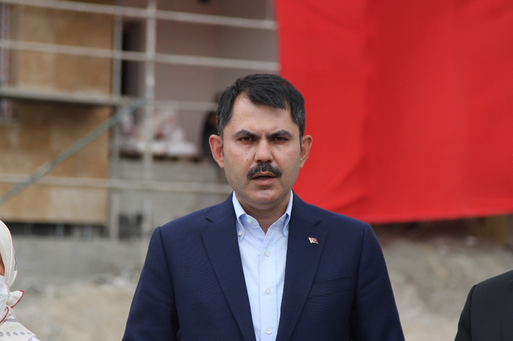 Bakan Kurum, Pütürge’de deprem konutlarını inceledi