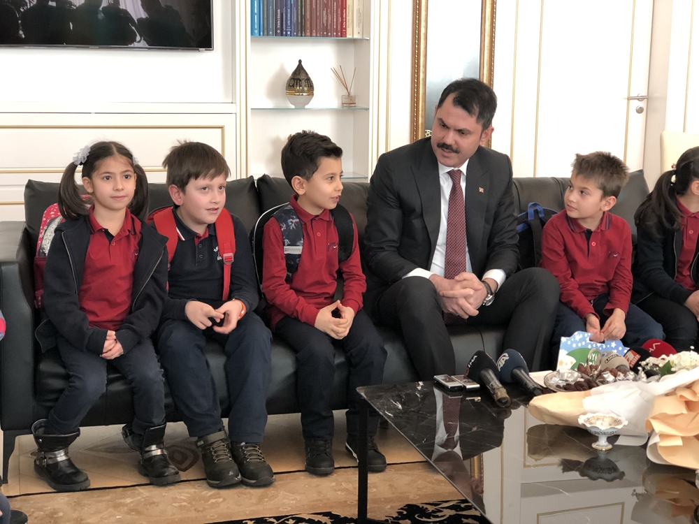 Bakan Kurum’dan minik çevrecilere karne hediyesi