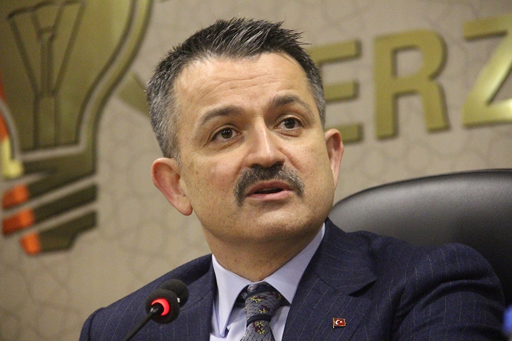 Bakan Pakdemirli: “424 milyon liralık çiğ süt desteği ödemesine bugün başlıyoruz”
