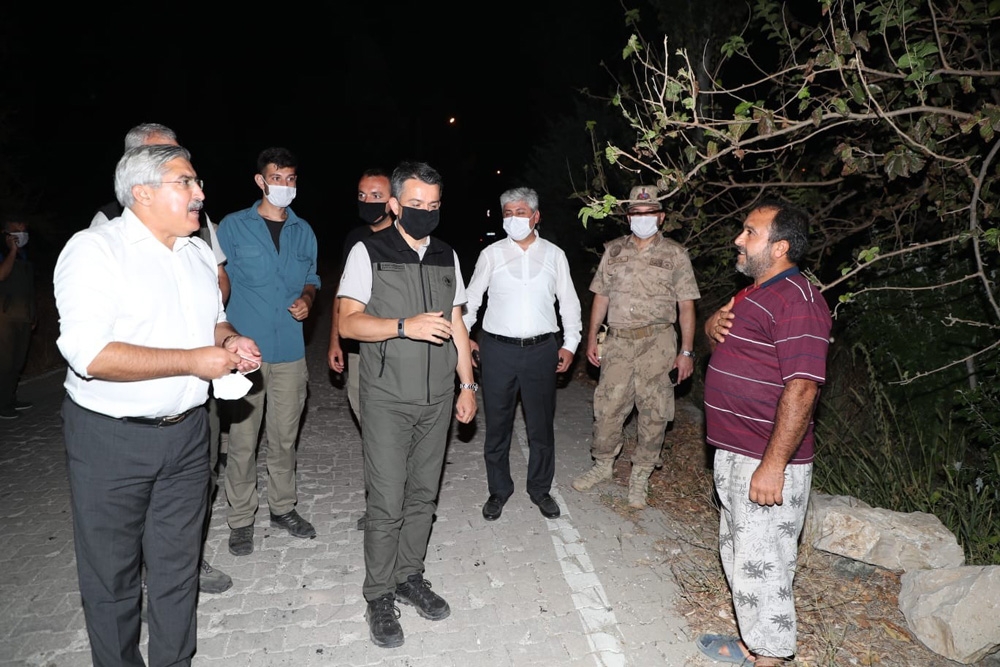 Bakan Pakdemirli, 48 saattir Hatay’da yangın nöbetinde