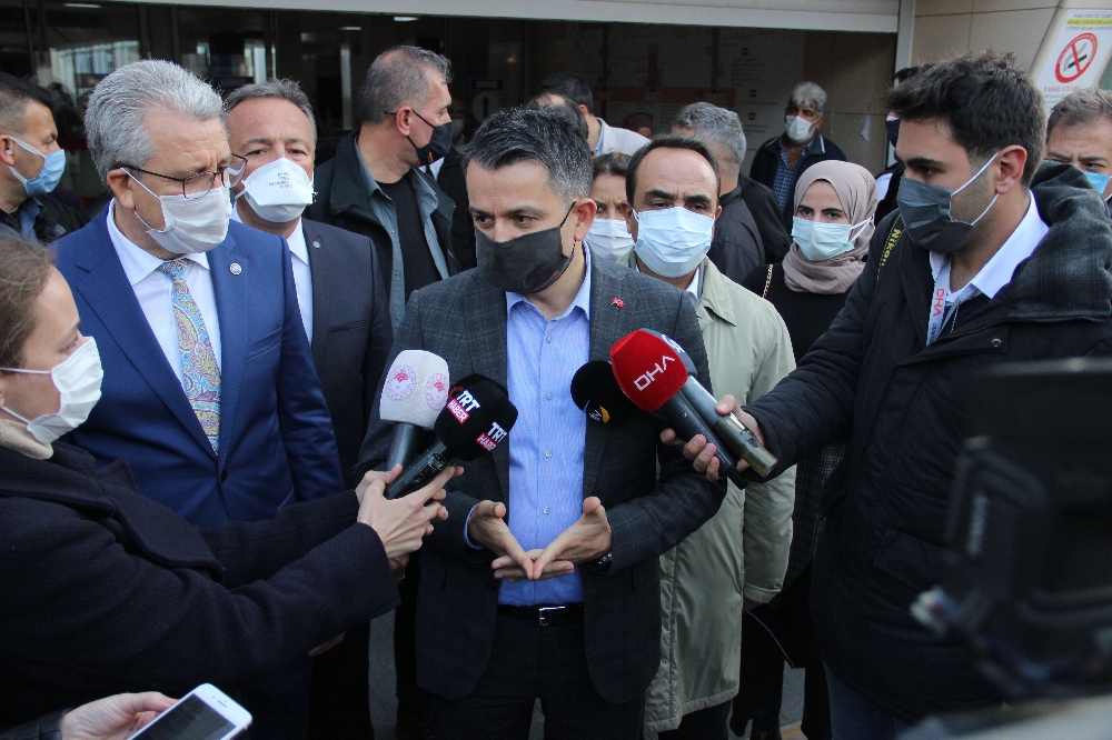 Bakan Pakdemirli hastanede tedavi gören depremzedeleri ziyaret etti