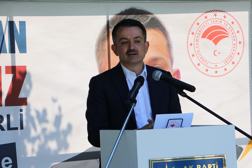 Bakan Pakdemirli, Şarköy’de çiftçilerle bir araya geldi