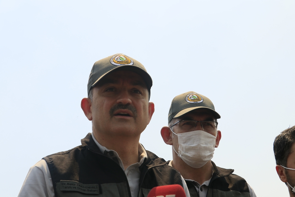 Bakan Pakdemirli: “Yangın kontrol altında değil ama iyiye doğru gözlemlerimiz mümkün”