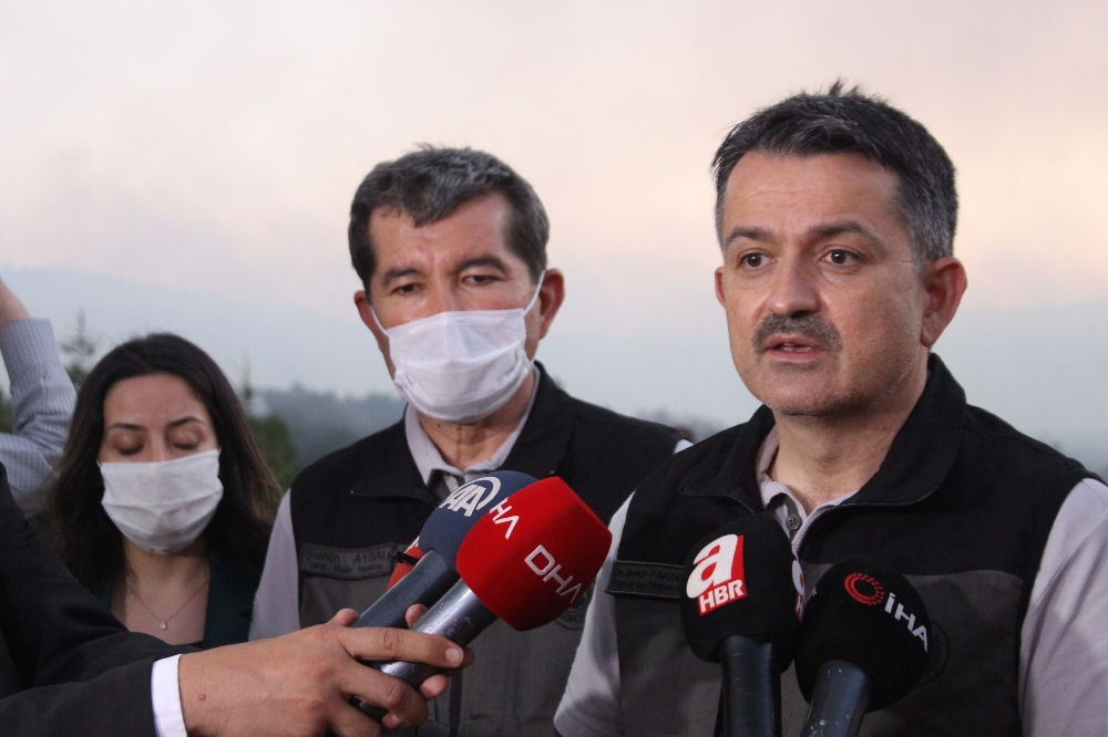 Bakan Pakdemirli yangının genişlememesi için karşı ateş talimatı verdi