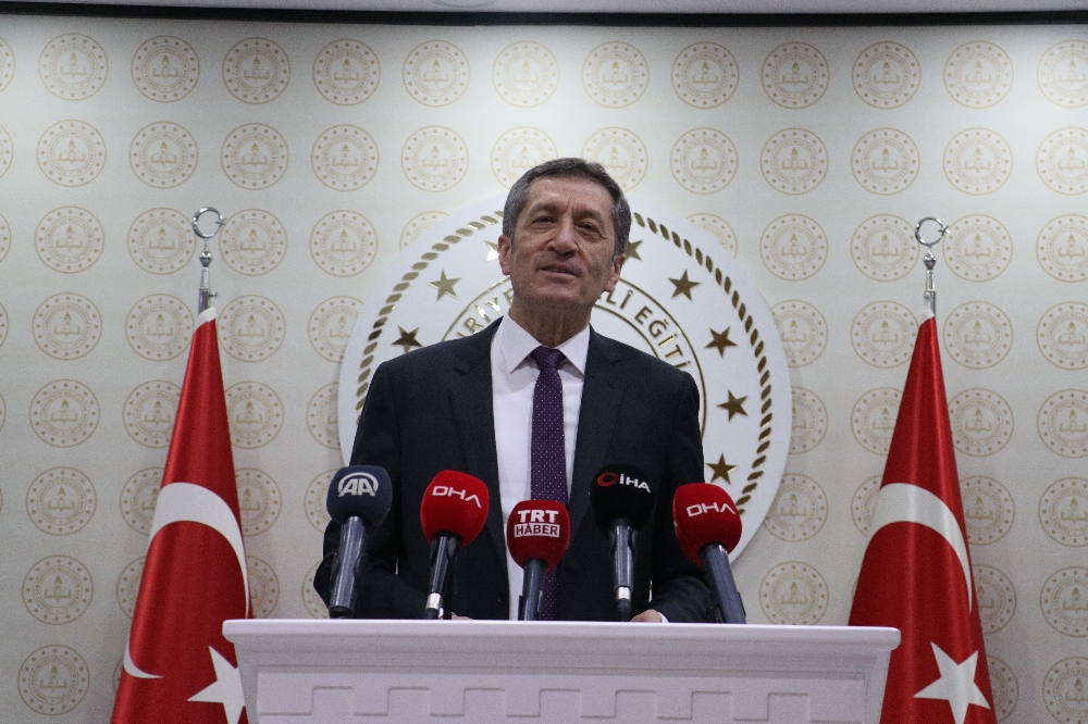 Bakan Selçuk: “31 Ağustos 2020 tarihinde okulları uzaktan eğitimle açıyoruz”