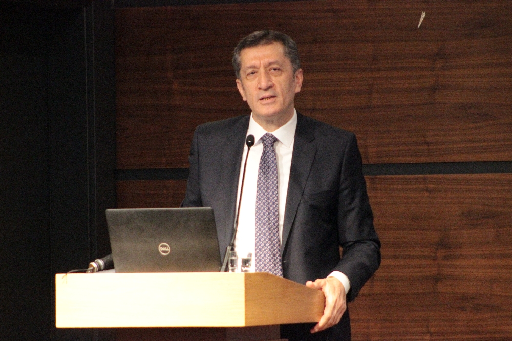 Bakan Selçuk bursiyerlere seslendi