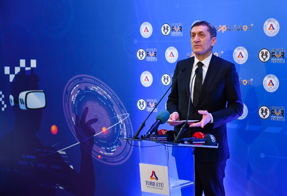 Bakan Selçuk: “Lütfen öz geçmişinizle çok fazla ilgilenmeyin”