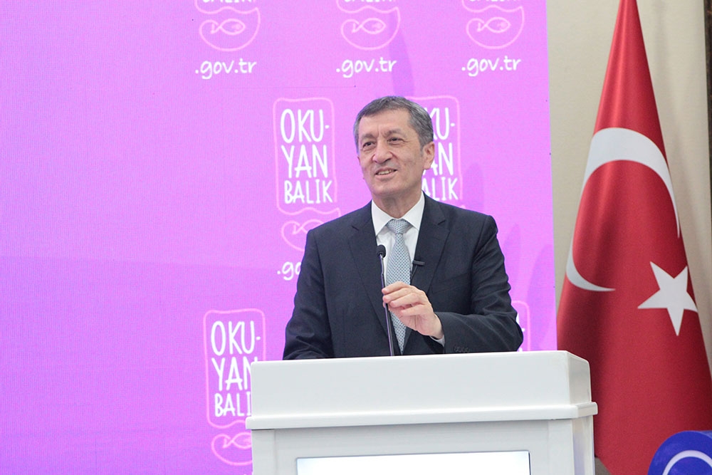 Bakan Selçuk, “Okuyan Balık” Sesli Elektronik Kütüphanesini tanıttı