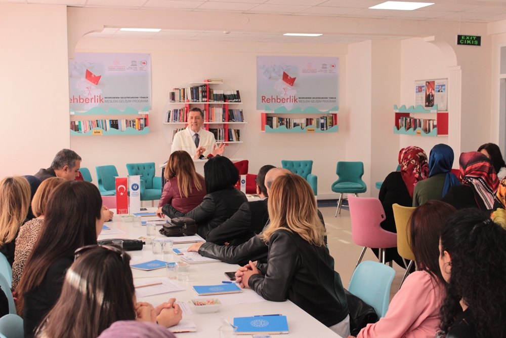 Bakan Selçuk, Önlüğünü Giydi, Öğretmenlere Ders Verdi
