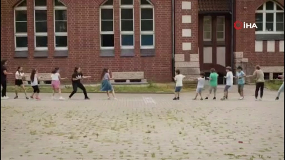 Bakan Selçuk, Türk Dil Bayramı’nı sosyal medyada paylaştığı görüntüyle kutladı