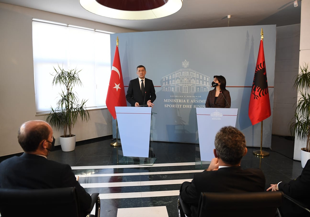 Bakan Selçuk’tan Arnavutluk’taki okullara ziyaret