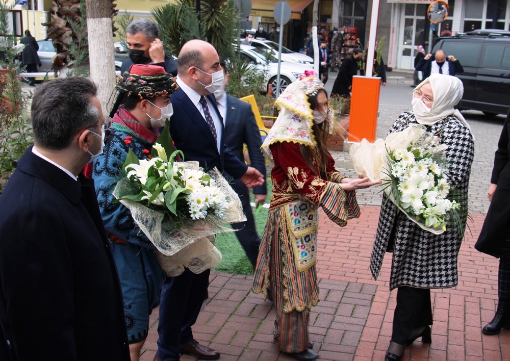 Bakan Selçuk’tan Vali Aksoy’a ziyaret