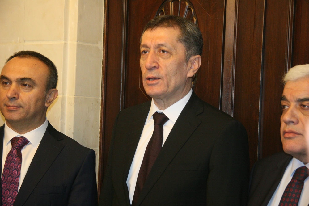 Bakan Selçuk’un 2020 yılı öğretmen atamasına verdiği yanıt