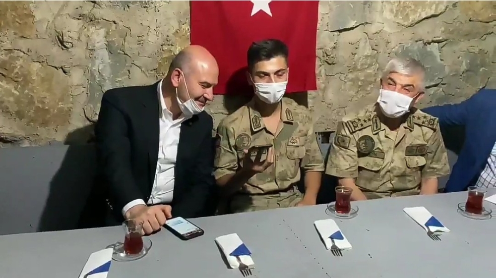 Bakan Soylu, Çorumlu Mehmetçik’in ailesiyle görüştü