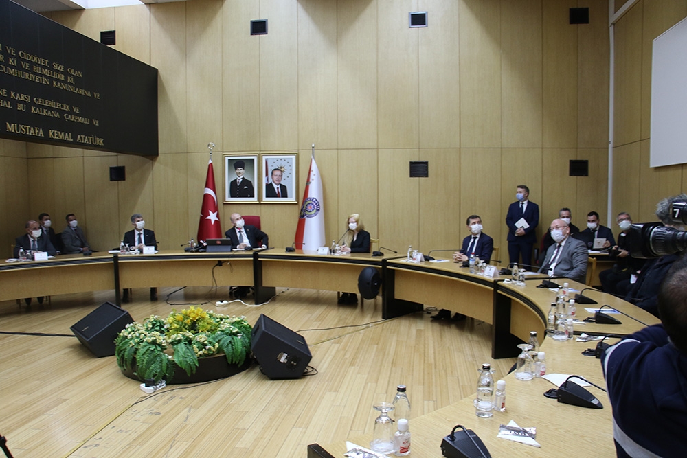 Bakan Soylu, engelli çocuklar ve aileleriyle bir araya geldi