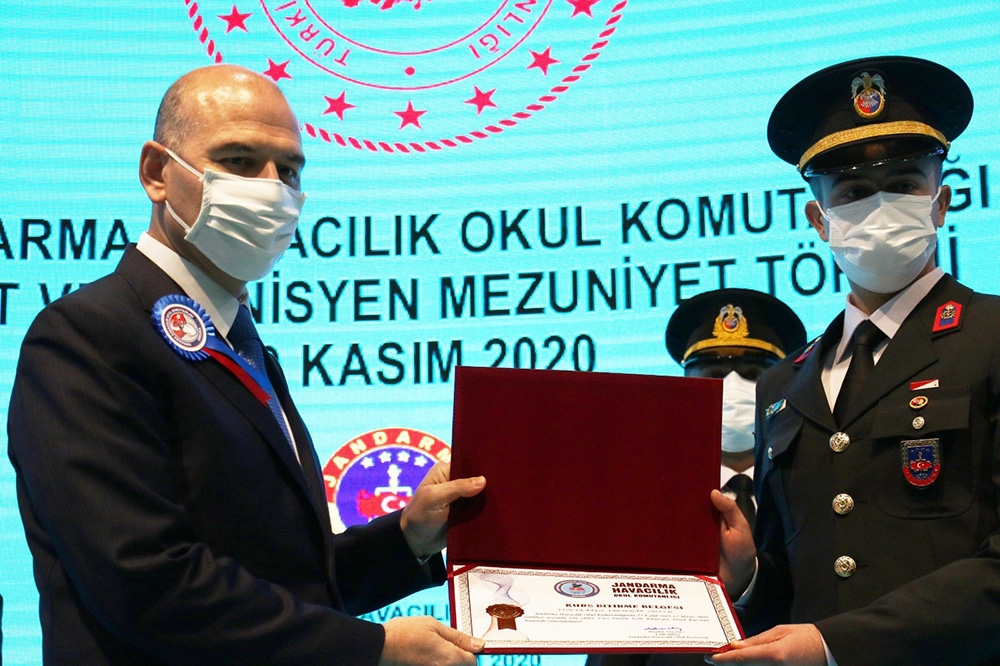 Bakan Soylu Jandarma Pilot ve Teknisyen Temel Kursları Mezuniyet Töreni’ne katıldı