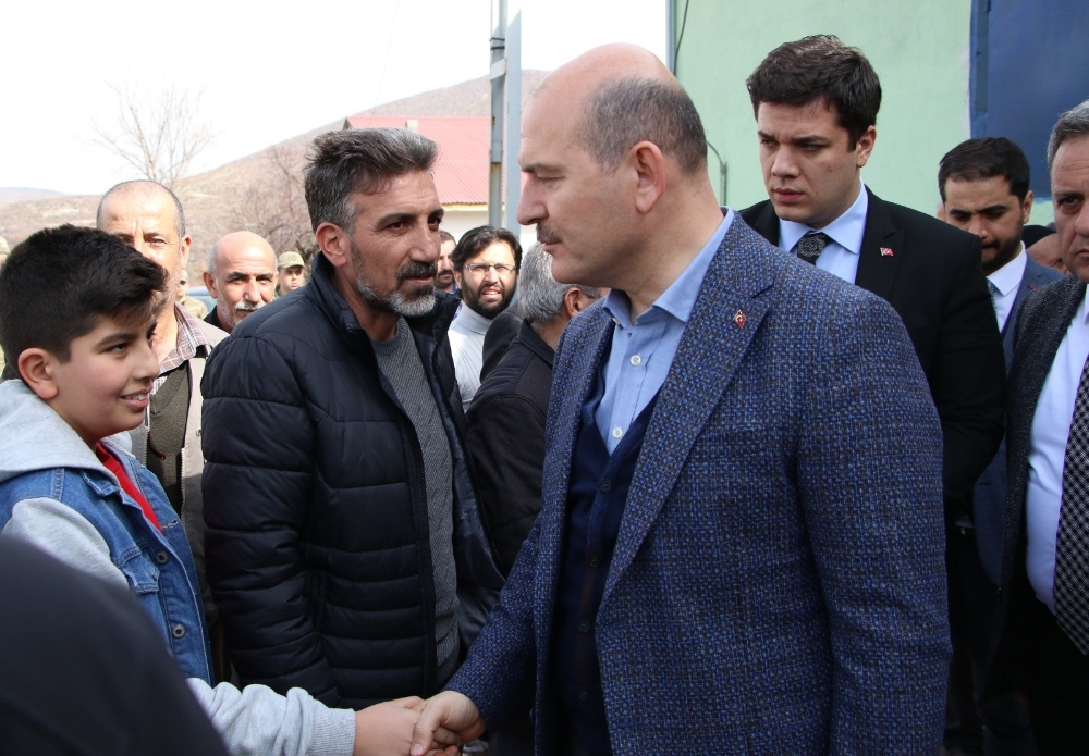 Bakan Soylu, konteyner kentte çocuklarla bir araya geldi