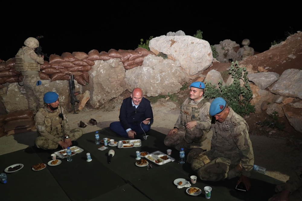 Bakan Soylu Namaz Dağı’nda askerlerle iftar açtı