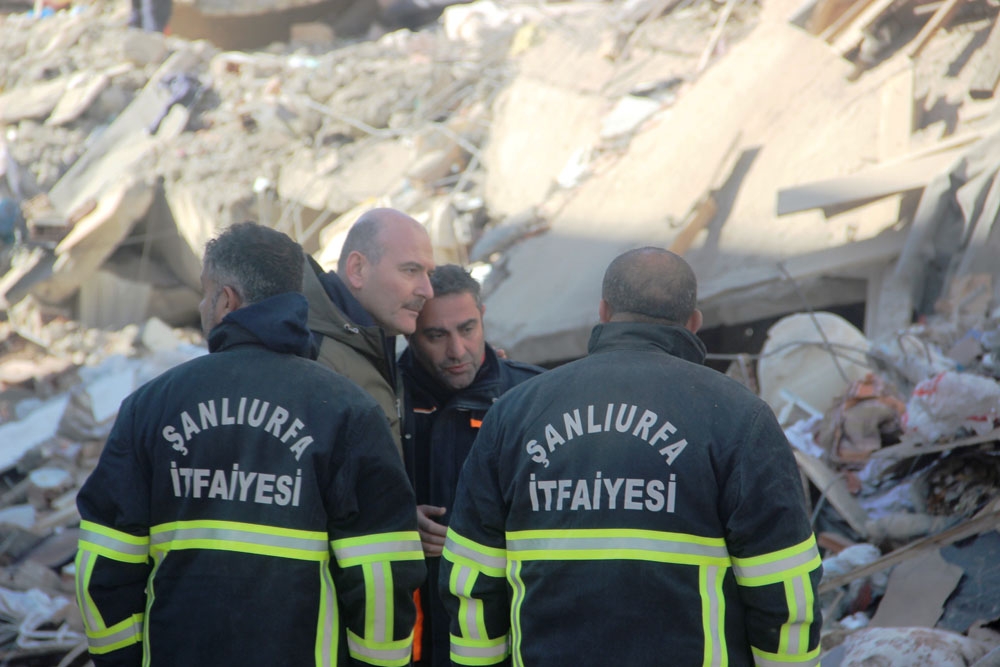 Bakan Soylu ve Koca ile Binali Yıldırım, deprem bölgesinde incelemelerde bulundu