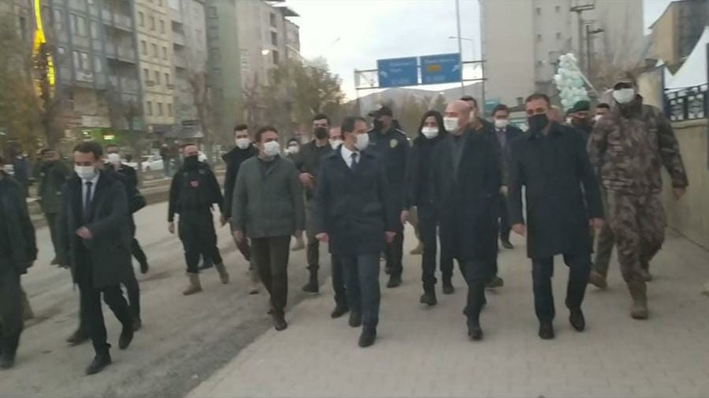 Bakan Soylu Yüksekova esnafını gezdi