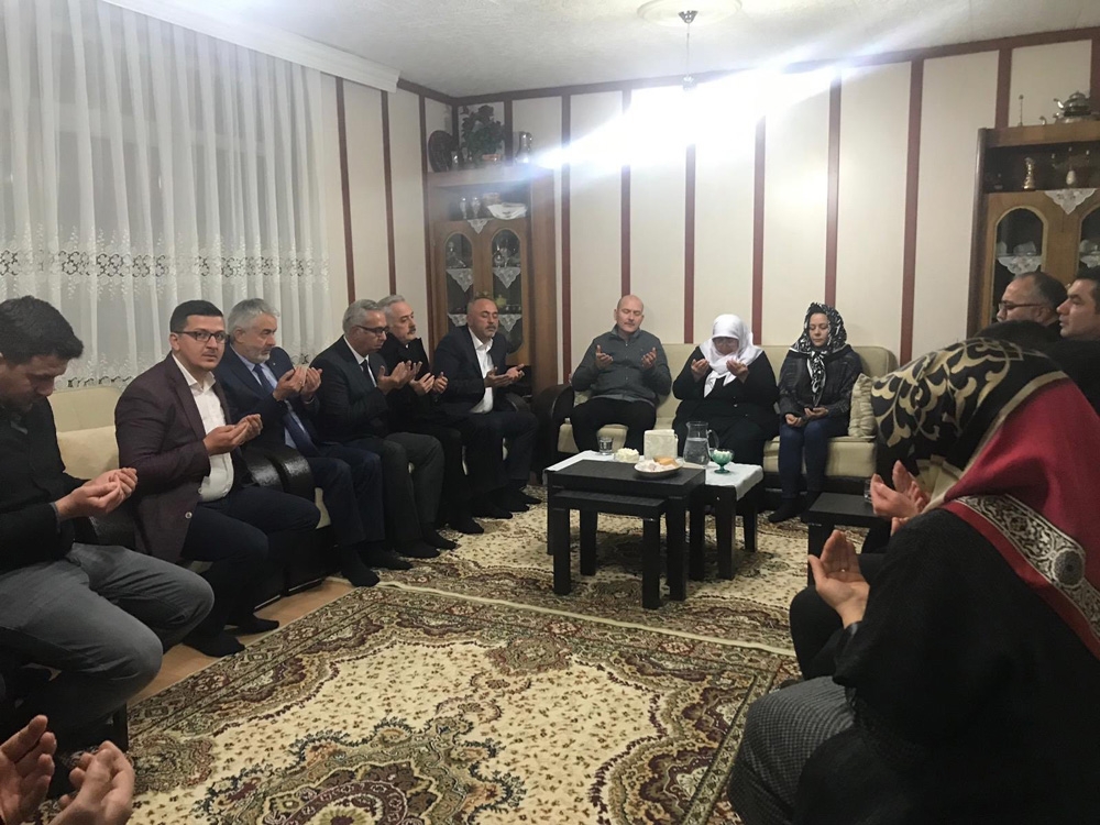 Bakan Soylu’dan gece yarısı taziye ziyareti