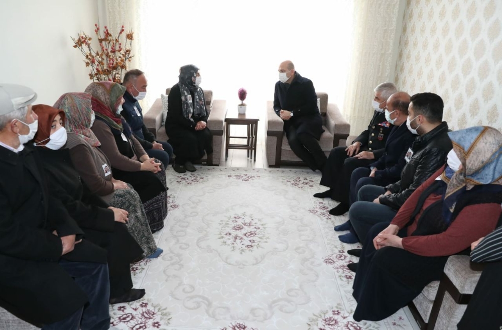 Bakan Soylu’dan şehit ailesine ziyaret