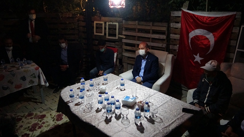 Bakan Soylu’dan teröristlerin katlettiği vatandaşların ailelerine taziye ziyareti