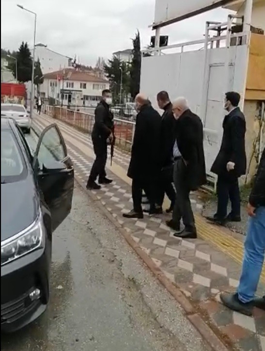 Bakan Soylu’yu taşıyan helikopter yoğun sis nedeniyle Bilecik’e iniş yaptı