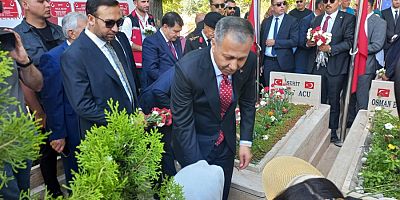 Bakan Yerlikaya'dan 15 Temmuz şehitliğine ziyaret