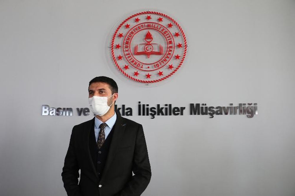 Bakan Ziya Selçuk’la isim benzerliği olan çağrı merkezi çalışanı şaşırtıyor