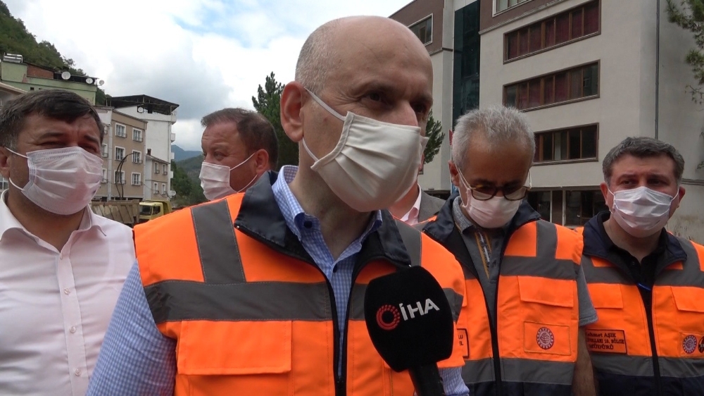 Bakanı Karaismailoğlu: “Kalıcı projelere bir an önce başlayacağız”