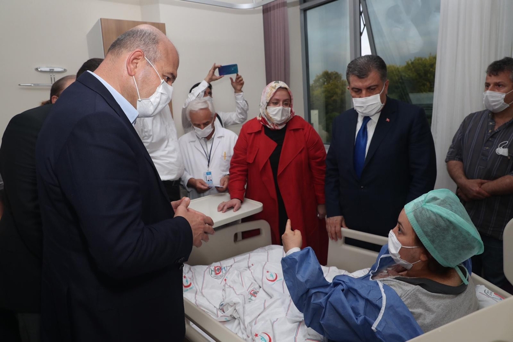 Bakanlar, fabrikadaki patlamada yaralanan çalışanları dinledi