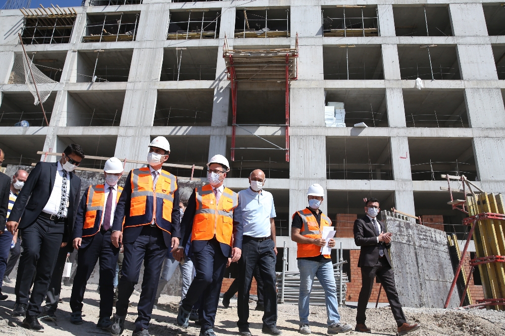 Bakanlar Kasapoğlu ve Kurum yurt inşaatında incelemede bulundu