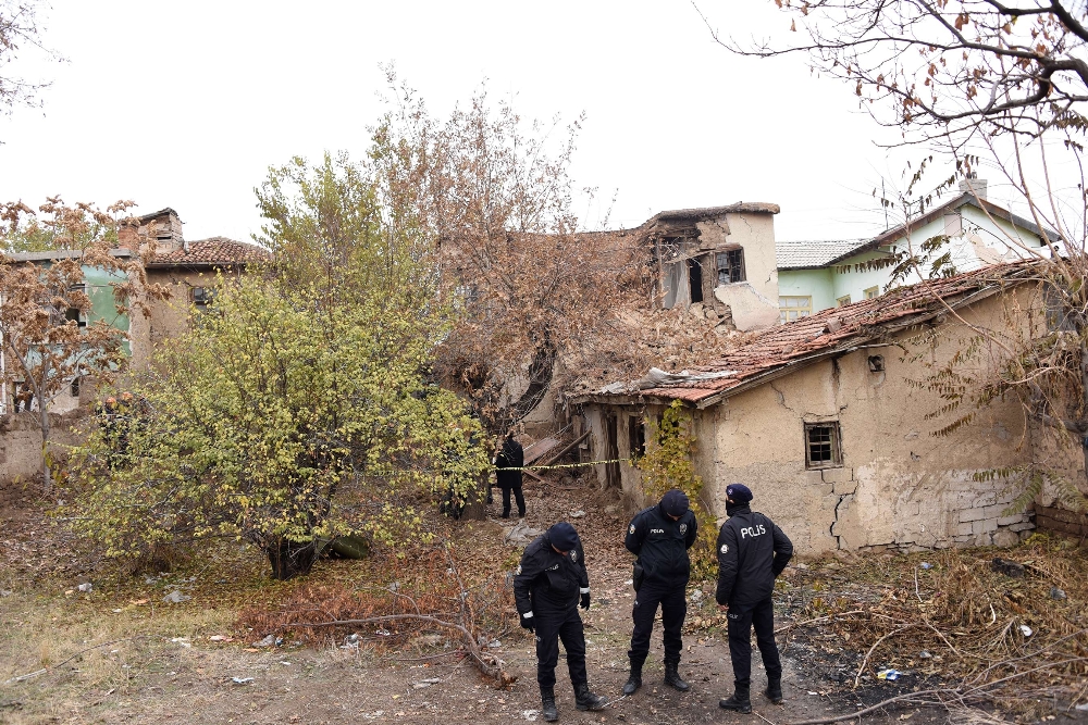 Bakanlık Ekiplerinden Çöken Binaya İnceleme