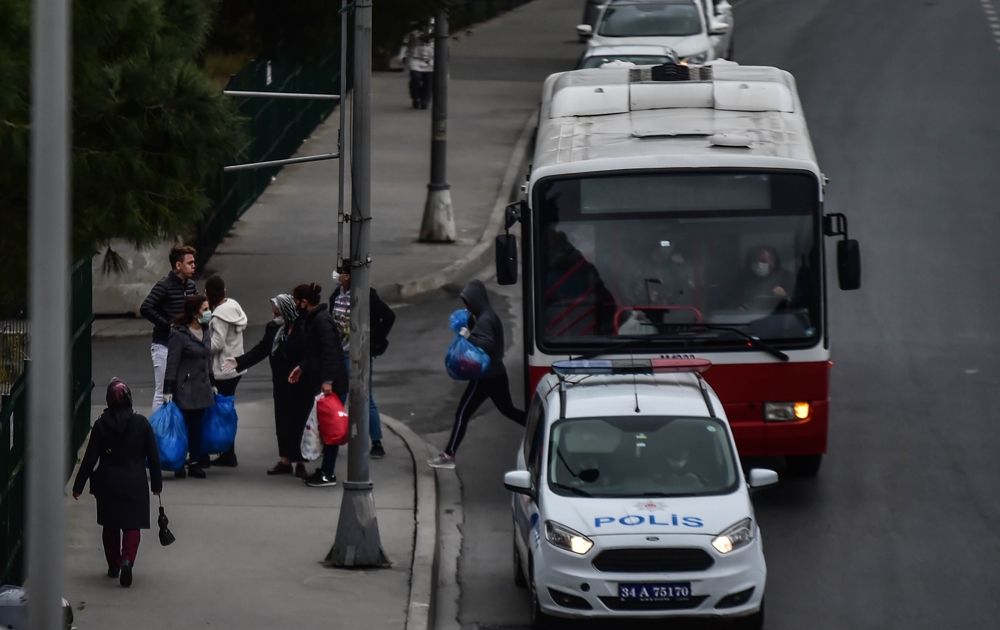Bakırköy Kadın Tutukevi’nden tahliye edilen vatandaşlar otobüsler ile taşındı