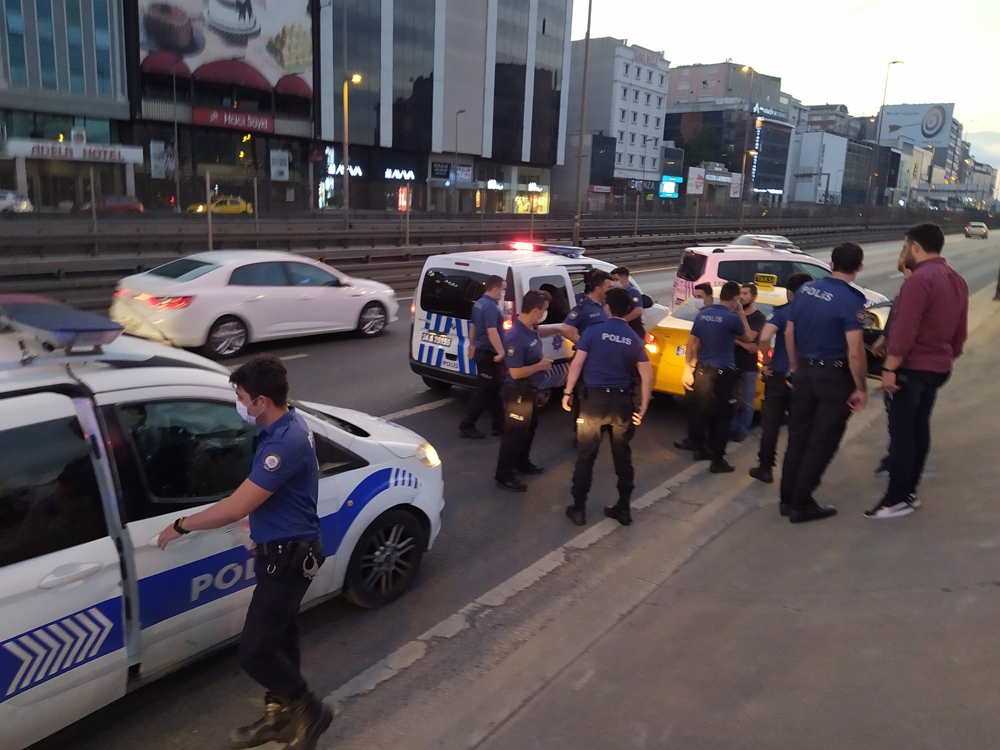 Bakırköy’de bir taksiciyi rehin alan silahlı 5 kişi yakalandı