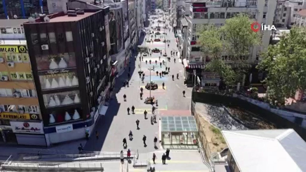 Bakırköy’de dışarı çıkan 65 yaş üstü vatandaşlar drone ile havadan görüntülendi