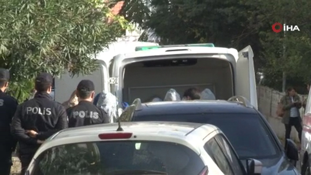 Bakırköyde Ölü Bulunan 1İ Çocuk 3 Kişinin Cesetleri Adli Tıp Kurumunda