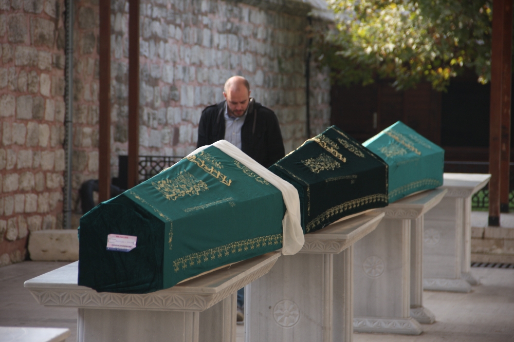 Bakırköyde Siyanür Dehşetinde Ölen Aile Son Yolculuğuna Uğurlandı