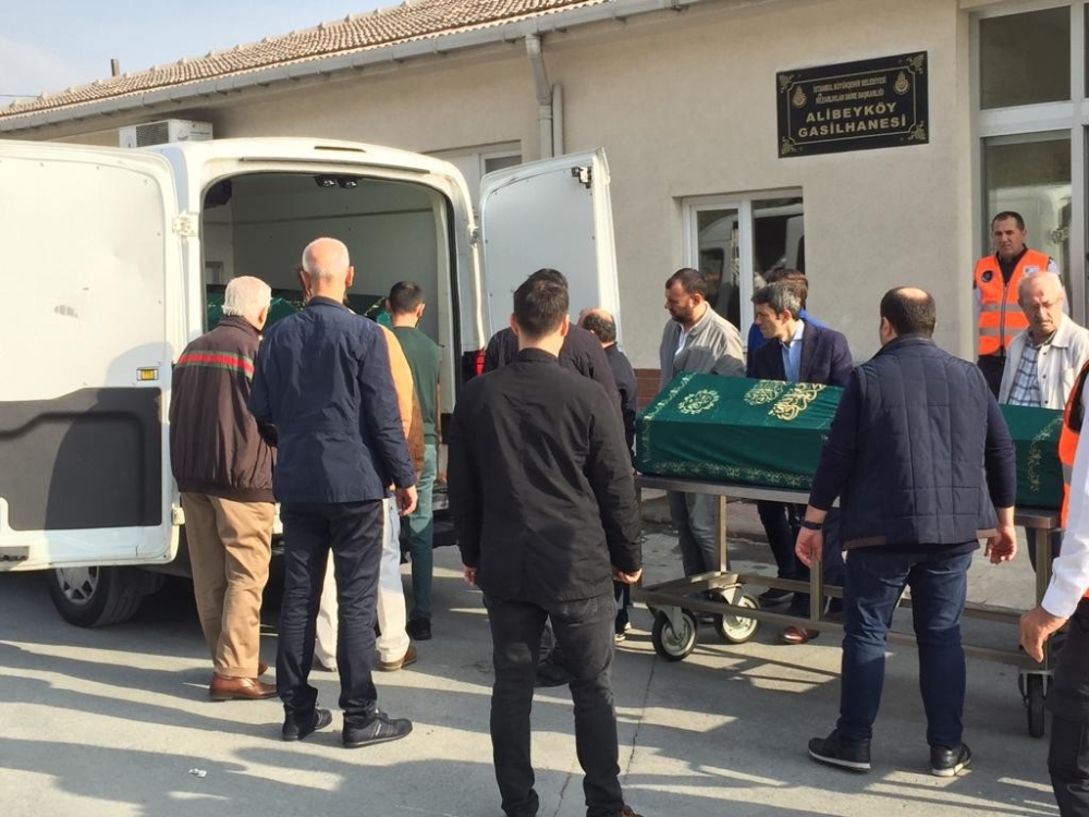 Bakırköyde Siyanürle Ölen Ailenin Cenazeleri Gasilhaneden Alındı