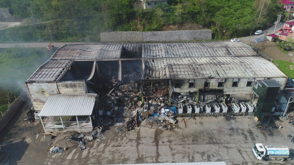 Balık fabrikasındaki yangının boyutu gün ağarınca ortaya çıktı