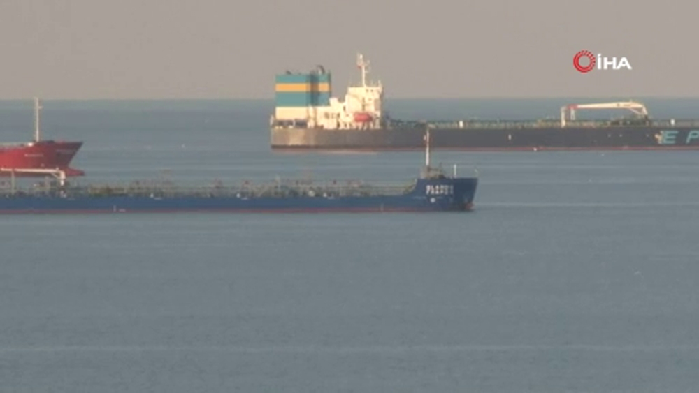 Balıkçı gemisiyle çarpışan tanker Kısırkaya açılarına çekildi