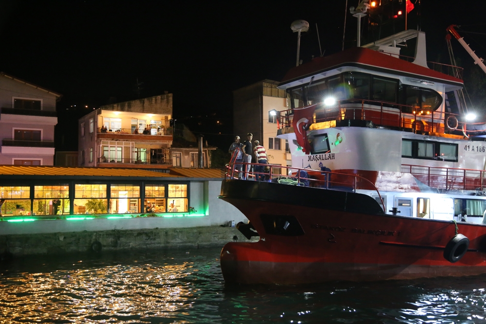 Balıkçılar ‘Vira bismillah’ dedi, binlerce kişi sahilden el salladı