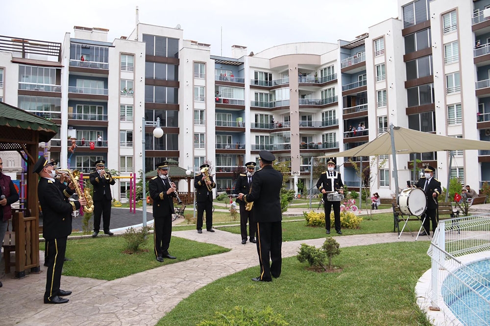 Bando takımı bayram coşkusunu arttırdı