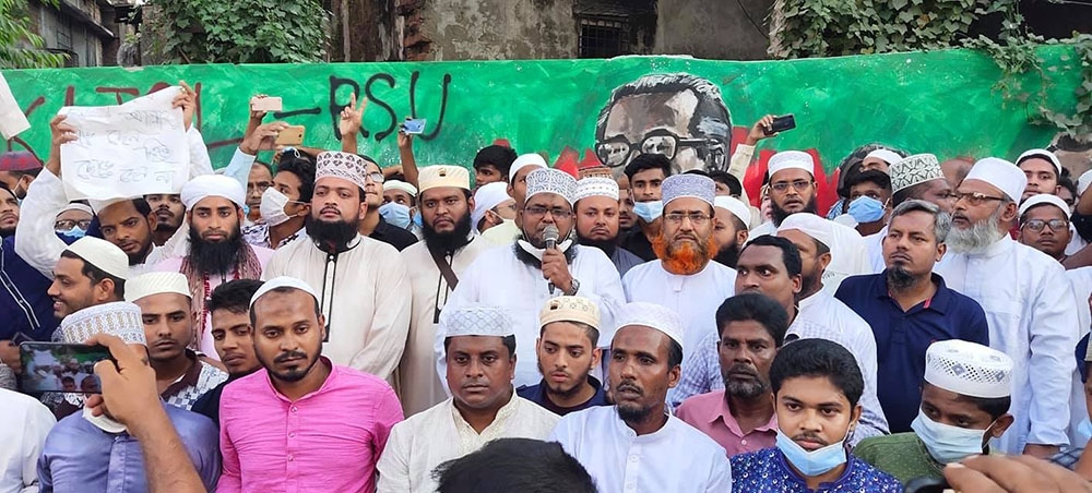 Bangladeş’te milyonlar Fransa’yı protesto etti