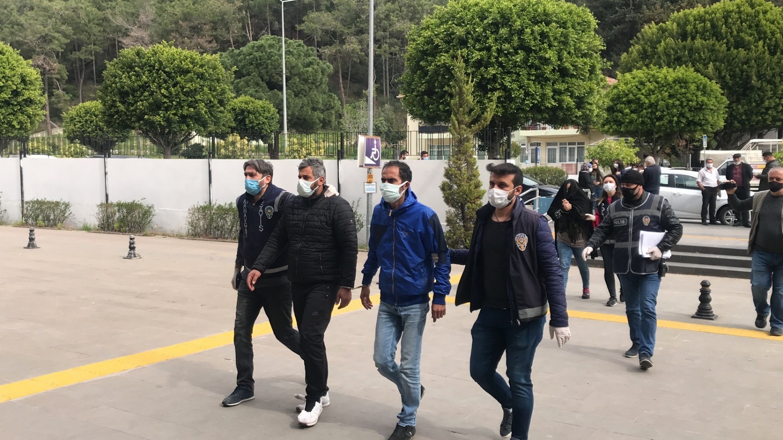Banka çalışanın hesabını boşalttığı yalanıyla 40 bin lirasını dolandırdılar, İzmir’de yakalandılar