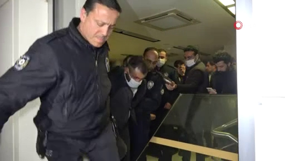 Bankanın camını kırarak içeri giren zanlının ifadesi şok etti